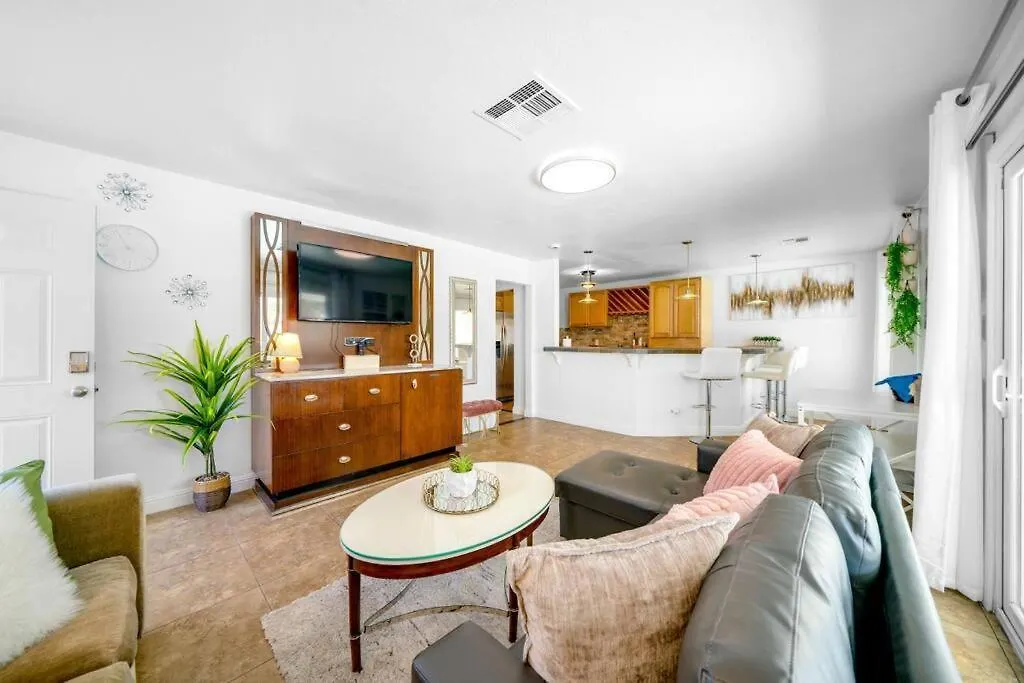 Villa Pool House Near Chinatown Vegas Wifl-Sleeps 9 à Las Vegas 0*,  États-Unis