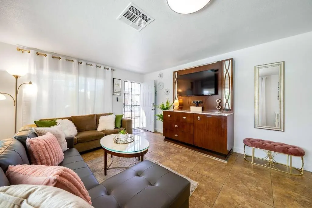 Hébergement de vacances Villa Pool House Near Chinatown Vegas Wifl-Sleeps 9 à Las Vegas