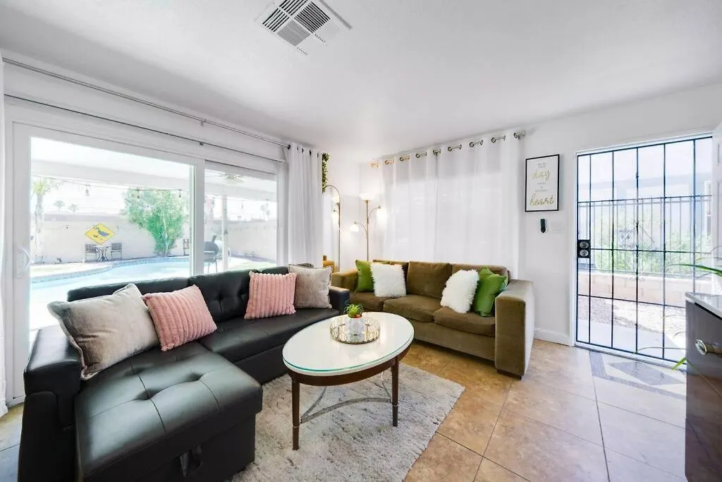 Hébergement de vacances Villa Pool House Near Chinatown Vegas Wifl-Sleeps 9 à Las Vegas États-Unis