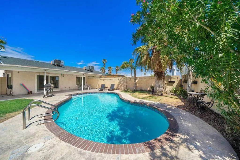 Hébergement de vacances Villa Pool House Near Chinatown Vegas Wifl-Sleeps 9 à Las Vegas États-Unis