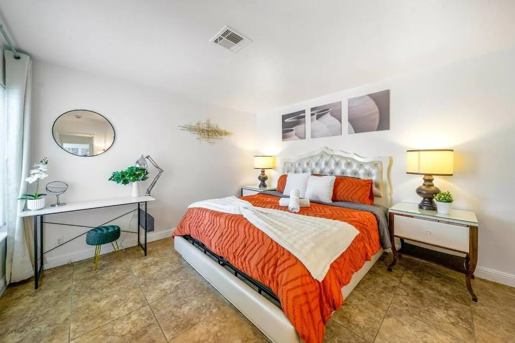 度假居 拉斯维加斯Pool House Near Chinatown Vegas Wifl-Sleeps 9别墅