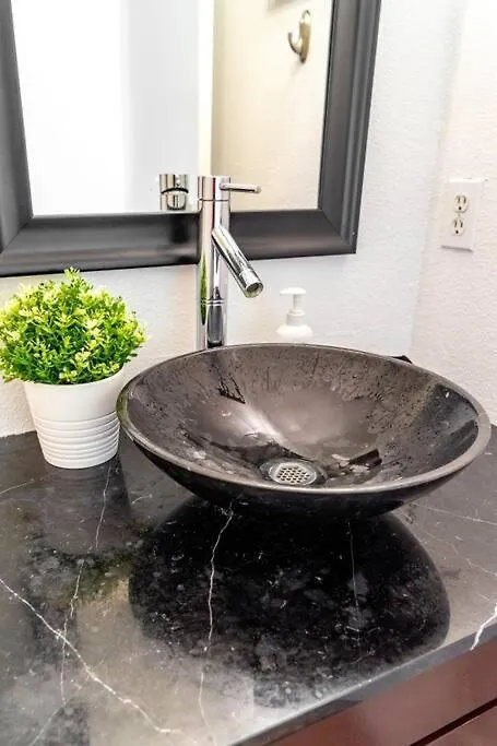 拉斯维加斯Pool House Near Chinatown Vegas Wifl-Sleeps 9别墅 0*, 拉斯维加斯